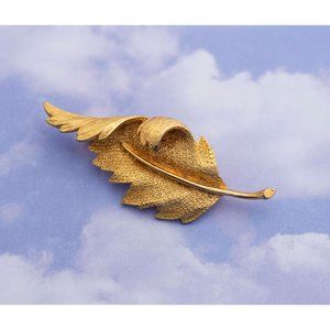 Vintage Minimalist Gold Tone Large Leaf Design Brooch by Coro - S16